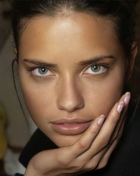 Adriana Lima Teen, Looksmaxxing Woman, Adriana Lima Face, Adriana Lima Style, Adriana Lima Young, Sherilyn Fenn, Visual Gallery, Model Aesthetic, Face Card