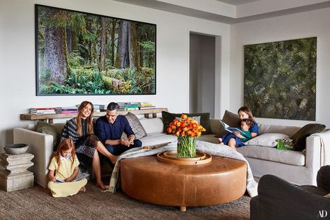 The Stunning Californian Home of Jessica Alba 7 Clements Design, Ellen Degeneres And Portia, Sofa Santai, Beverly Hills Houses, Greenwich Village, Hollywood Hills, Los Angeles Homes, Ellen Degeneres, Dream House Interior