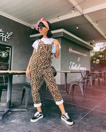 Edgy Jumpsuit Outfit, Leopard Dungarees Outfit, Lucy And Yak Styling, Leopard Print Dungarees, Patterned Overalls Outfit, Urban Women Outfits, Styling Dungarees Outfit, Leopard Print Jumpsuit Outfits, Leopard Overalls Outfit