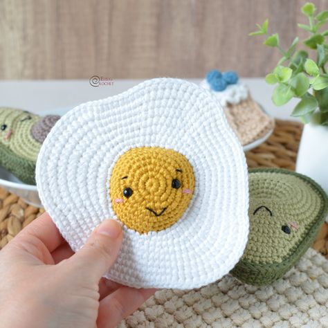 Sunny Side Up Egg Free Crochet Pattern By Elisa's Crochet Amigurumi Avocado, Cute Egg, Food Collection, Crochet Pillow, Play Food, Egg Free, Fried Egg, Cool Patterns, Free Crochet Pattern