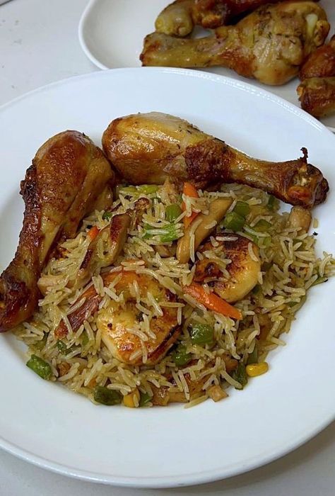 Chinese Rice Fried, African Food Ideas, How To Cook Fried Rice, How To Make Coconut Rice, Ghanaian Fried Rice, How To Make Fried Rice, Coconut Rice And Chicken, Shredded Chicken Thighs, Fried Rice And Chicken