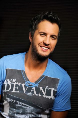 Luke Bryan Family, Luke Bryan Fan, Luke Bryan Pictures, Side Pose, Shake It For Me, Entertainer Of The Year, Country Music Artists, Country Music Stars, Country Men