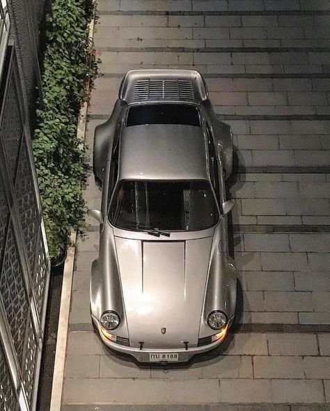 Bad-ass Porsche Porsche Garage, Bmw Classic Cars, Porsche Sports Car, Porsche 930, Porsche Classic, Porsche 964, Porsche Gt3, Porsche Macan, Vintage Porsche