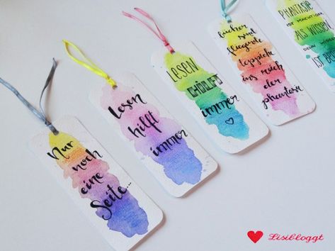 Anleitung: DIY-Lesezeichen mit Aquarell und Handlettering – Lisibloggt Broken Book, Accessoires Barbie, Creative Bookmarks, Friends Diy, Watercolor Bookmarks, Diy Watercolor Painting, Diy Bookmarks, Logo Diy, Diy Watercolor