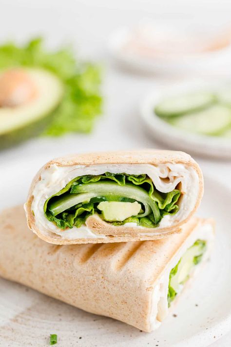 Make your own turkey wrap sandwich with spreadable cream cheese, deli-sliced turkey, lettuce, cucumbers, and avocado. Perfect for lunches! Turkey Wraps Healthy, Turkey Wrap Recipes, Homemade Pulled Pork, Cuban Sandwich Recipe, Turkey Wrap, Vegetarian Wraps, The Best Turkey, Turkey Wraps, Carnitas Recipe