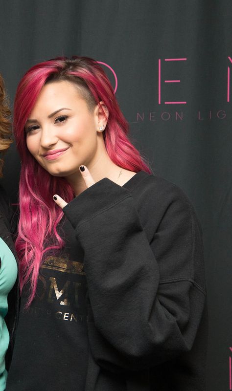 Demi Lovato Demi Lovato Pink Hair, Demi Lovato Disney, Demi Lovato 2014, Celebrity Faceclaims, Cher Lloyd, Old Singers, Bright Smile, St Louis Missouri, Fifth Harmony