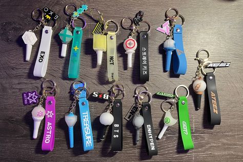 KPop Boy Groups Lightstick Keychain Strap Silicone EXO NCT Stray Kids Seventeen Astro Treasure Bangtan Enhypen GOT7 Ateez Kpop Lightstick Keychain, Cute Lightstick, Lightstick Stray Kids, Ateez Keychain, Treasure Lightstick, Txt Lightstick, Enhypen Lightstick, Kpop Boy Groups, Keychain Strap