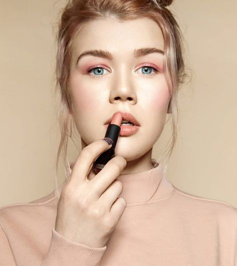 10 Best Peach Lipsticks - 2018 Update (With Reviews) Peach Color Lipstick, Lipstick On Brown Skin, Lip Scrub Recipe, Best Lipstick Color, Lipstick For Dark Skin, Light Pink Lip Gloss, Lip Scrub Homemade, Peach Lipstick, Lipstick Hacks