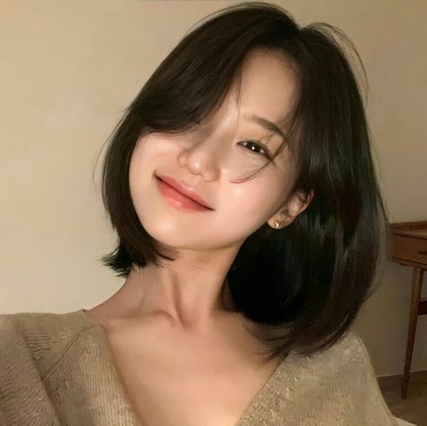 Pretty Hair Cuts, Medium Long Haircuts, Korean Hair Color, Korean Short Hair, Hair Style Korea, Hair Inspiration Long, Asian Short Hair, Hair Inspiration Short, Shot Hair Styles