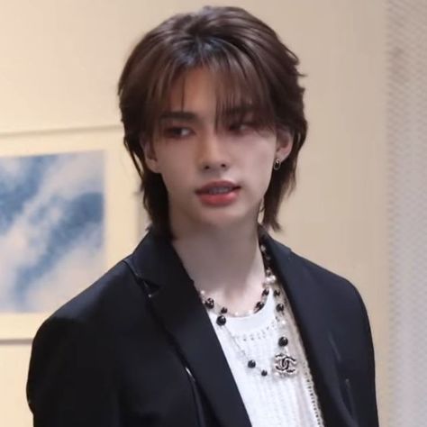 Hyunjin Long Hair Kingdom, Pelo Cafe, Red Lights, Straykids Hyunjin Photoshoot, Celebrity Style Red Carpet, Skz In Cute, The Boy Is Mine, Hwang Hyunjin, Kids Icon