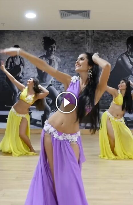 Belly Dancing Videos, Belly Dance Dress, Hoco Hair Ideas Straight, Be Flexible, Belly Dance Outfit, Hoco Hair Ideas Down, Dance Workout Videos, Penteado Cabelo Curto, Hoco Hair Ideas