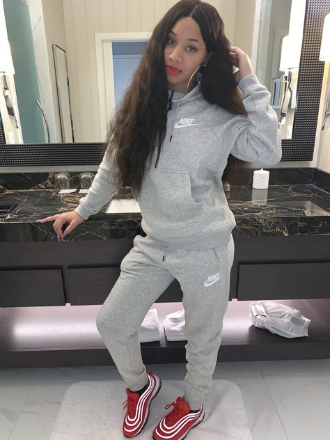 Nike fit Nike Sweats Outfit, Grey Nike Sweats, Sweatpants Outfits, Sweats Outfit, Nike Outfit, Nike Sweats, Nike Fit, Nike Sweatshirts, Winter Fits