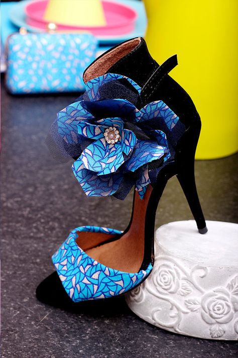 African Print Shoes, Shoes Matching, Free Calligraphy, Ankara Bags, African Shoes, Trendy High Heels, Free Calligraphy Fonts, Ethno Style, African Accessories