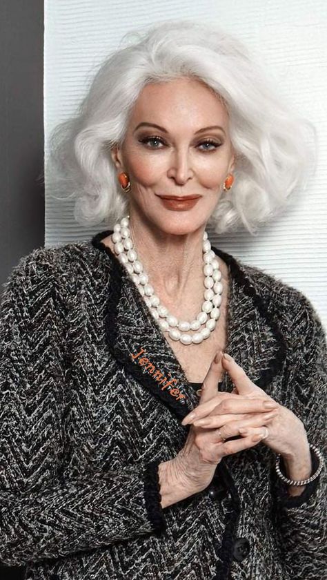 Diane Keaton Hairstyles, Carmen Dell'orefice, Silver Haired Beauties, Beautiful Gray Hair, Mullet Hairstyle Women, Richard Avedon, Curly Hair Women, Advanced Style, Ageless Style