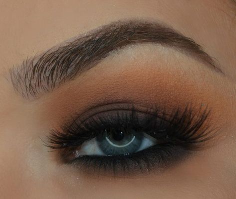 Professional Makeup Artist on Instagram: “🖤 S E C R E T  Liiiivin' for a warm tone dark smokey eye!  Using:  @anastasiabeverlyhills brow wiz in dark brown and modern renaissance…” Modern Smokey Eye, Dark Smokey Eye, Warm Tone, Instagram S, Professional Makeup Artist, Artist On Instagram, The Wiz, Smokey Eye, Professional Makeup