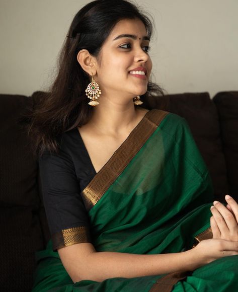 Green Saree Look Traditional, Aesthetic Saree Look, Mangalagiri Cotton Sarees, Keep Me Stylish, Indian Ethnic Fashion, Simple Saree Designs, Cotton Sarees Online, Cotton Saree Designs, Fashionable Saree Blouse Designs