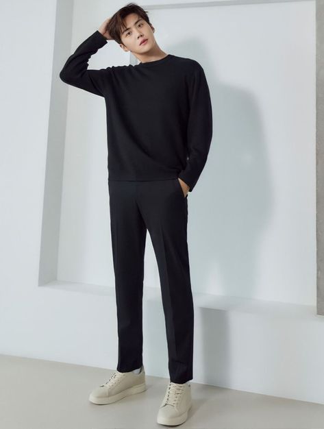 Black Trousers Outfit Man, Monochrome Outfit Men, Corean Style, Men Formal Outfit, Black Trousers Outfit, Trousers Outfit Men, Architect Fashion, Outfit Male, Mens Wardrobe Essentials