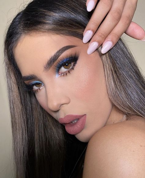 Royal Blue Makeup Looks Quince, Makeup Azul, Pageant Makeup, Makeup Ojos, Maquillage On Fleek, Prom Eye Makeup, Formal Makeup, Date Makeup, Beautiful Eye Makeup