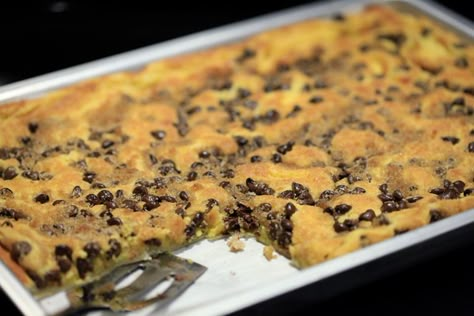 Just made this... tastes just like Pizza Inn Chocolate Chip Pizzert!!!   YUMMMMMMMM!!!!!! Pizza Inn Chocolate Chip Pizza, Chocolate Chip Pizza Recipe, Chocolate Chip Pizza, Pizza Inn, Dessert Pizza, Eat Dessert First, Pizza Recipe, Yummy Sweets, Deep Dish