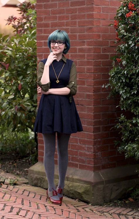 @TheClothesHorse Nerdy Librarian Style, Cute Librarian Outfit Geek Chic, Twee Aesthetic Outfit 2014, Nerdy Girl Outfits, Cute Nerd Outfits, Cottagecore Tights, Galactik Football, Grey Leggings Outfit, Librarian Style