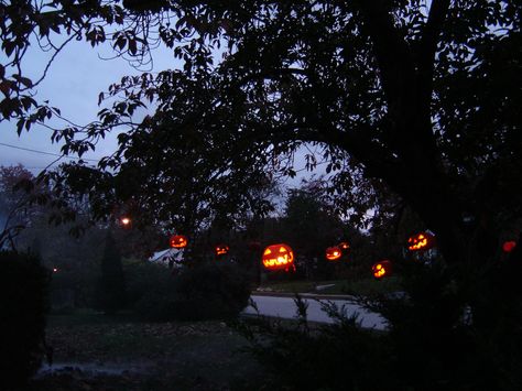 PUMPKINROT.COM: What's Brewing 90s Horror, October Morning, Fall Board, Fall Aesthetics, Horror Aesthetic, October Country, Spooky Szn, Halloween Vibes, Halloween Aesthetic