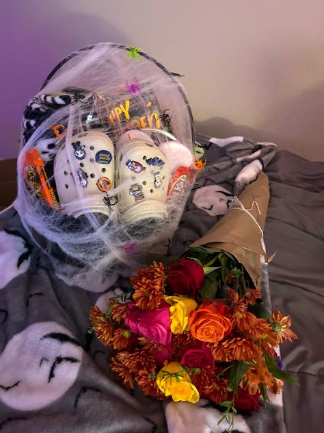 Couple Spooky Baskets, Spooky Basket For Gf, Birthday Spooky Basket, Spooky Basket Aesthetic, Halloween Gift Baskets For Girlfriend, Halloween Birthday Basket, Men Spooky Basket, Spooky Basket For Girlfriend, Spooky Baskets For Girlfriend