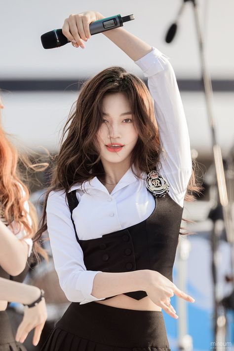 Kim Doyeon, Korean Actresses, 가을 패션, Kpop Outfits, Kpop Girl Groups, Ulzzang Girl, Korean Girl, K Pop, Workout Routine