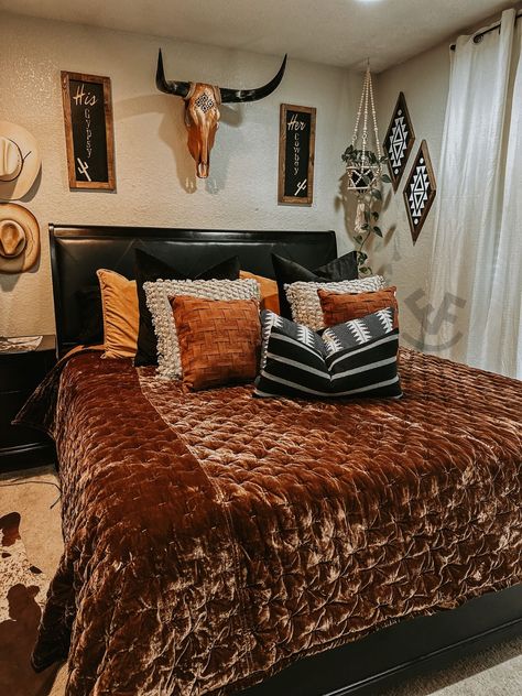 Western Bedrooms, Country Bedroom Decor, Western Bedroom Decor, Western Rooms, Luxurious Bedding, Luxe Bedroom, Western Bedroom, Western Home, Bedroom Orange