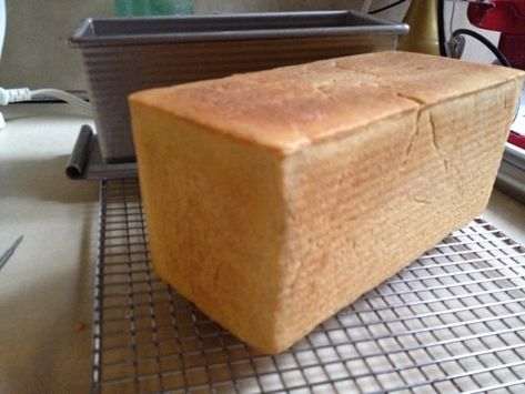 The Metamorphosis of Me: Lea Brown's Artisan Sourdough Bread in a Pullman Loaf Pan Pullman Bread, Pullman Loaf, Pullman Loaf Pan, Cheese Recipes Homemade, Sourdough Bread Sandwiches, Sourdough Starter Recipe, Loaf Recipes, Pan Recipes, Bread Recipes Sweet