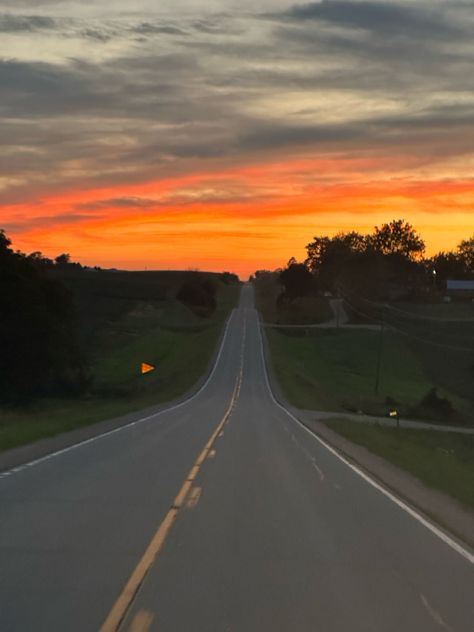 Country Road Aesthetic, Iowa Aesthetic, Iowa Sunset, Midwest Core, Highway Sunset, Road Aesthetic, Texas Aesthetic, Country Girl Aesthetic, Country Sunset