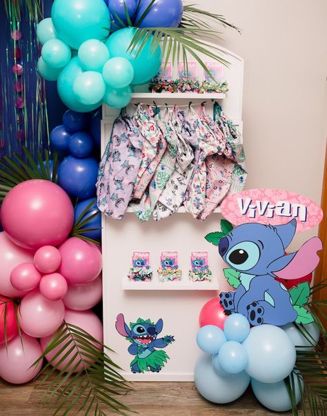 Stitch Themed Birthday Party, Stitch Birthday Party Ideas, Balloon Garland Backdrop, Stitch Birthday Party, Birthday Luau, Stitch Birthday, Garland Backdrops, Jungle Party, Farm Party