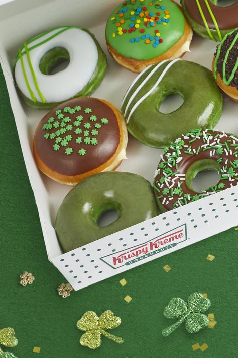 Krispy Kreme St. Patrick's Day Doughnuts 2020 Donut Filling, Krispy Kreme Donuts, Green Desserts, Krispy Kreme Doughnut, Leprechaun Trap, Glazed Doughnuts, Saint Patties, Krispy Kreme, Donut Glaze