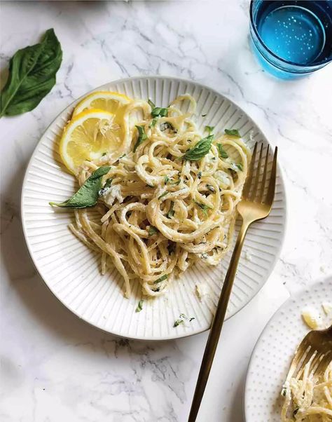 Jessie James Decker's Lemon Basil Pasta - Leite's Culinaria Recipe | Leite's Culinaria Lemon Basil Pasta, Pasta Lemon, Lemon Cream Sauces, Creamy Pasta Sauce, Carrot Ginger Soup, Basil Pasta, Basil Sauce, Healthy Turkey, James Decker