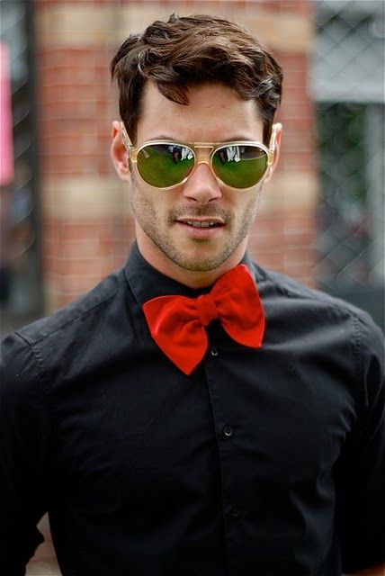 Red bow tie over black shirt Red Bow Tie Outfit, Bow Tie Outfits Men, Bowtie Outfit, Suits For Guys, Red Christmas Bow, Homecoming Court, Suits Style, Prom Suits For Men, Christmas Bow Tie