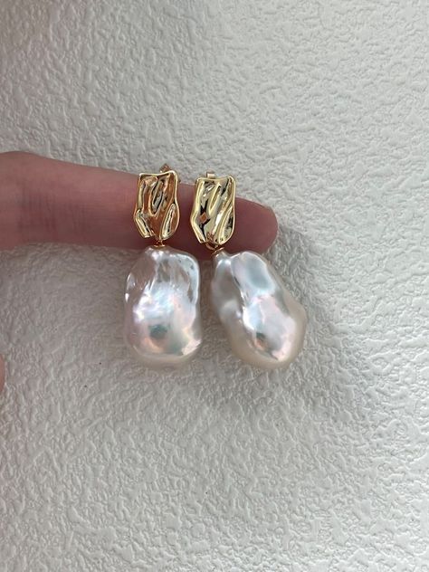 Dainty Pearl Earrings, Pearl Crafts, Baroque Pearl Earrings, Jewellery Ideas, Gold Stud Earrings, Earrings Minimalist, Everyday Outfit, Gold Stud, Pearl Stud Earrings