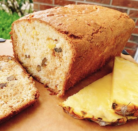 Pineapple Bread Pineapple Bread Recipe, Fruit Bread Recipes, Mango Bread, Yogurt Bread, Pineapple Bread, Canned Fruits, Fruit Bread, Loaf Of Bread, Nut Bread