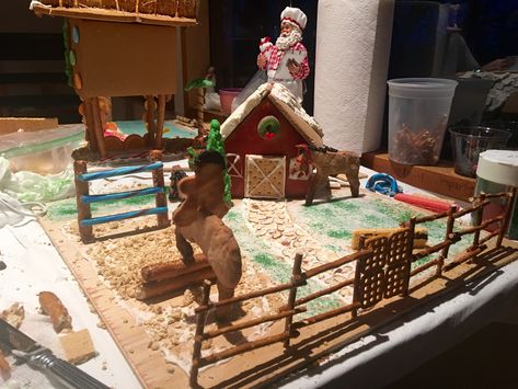 Santa's stables Horse Stable Gingerbread House, Gingerbread Stable, Stable Ideas, Gingerbread House Designs, Horse Stable, Gingerbread Christmas, Horse Stables, Gingerbread Houses, Horse Pictures