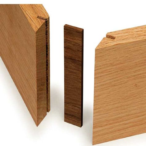 7/16, OSB miter joints | Reinforcing with biscuits. This is similar to (a) except that it ... Wood Turning Lathe, Wood Crafting Tools, Woodworking Box, Woodworking Joinery, Wood Joints, Woodworking Joints, Diy Holz, Wood Turning Projects, Wood Joinery