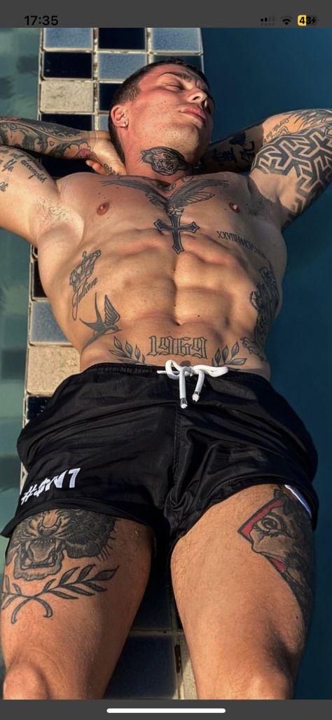 Back Tattoos For Guys Upper, Army Outfit, Tatuagem Masculina Pequena, Gym Boy, Back Tattoos For Guys, Body Tattoo, Inked Men, Fitness Inspiration Body, Official Account