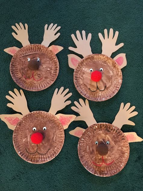 Preschool Christmas Crafts Reindeer, Handprint Reindeer Crafts For Kids, Paper Plate Reindeer Craft, Reindeer Paper Plate Craft, Paper Plate Reindeer, Reindeer Handprint, Preschool Christmas Activities, Christmas Preschool, Antler Crafts