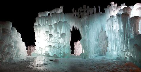 Silverthorne, Colorado - In the evening, the Ice Castles are illuminated by hundreds of fluorescent lights. Midway Utah, Ice Formations, Ice Castle, Snow Sculptures, Ice Castles, Ice Cave, Image Nature, Ice Sculptures, Winter Beauty