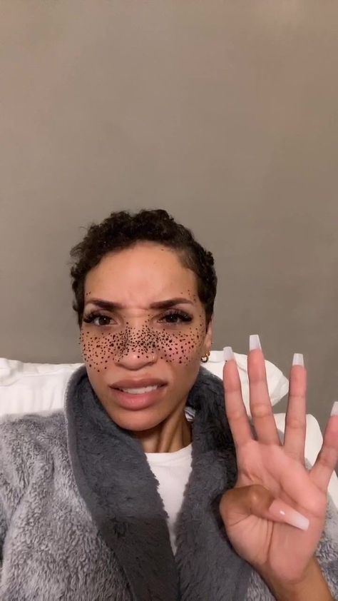 Henna Freckles Placement, Henna Freckles Before And After, Henna Freckles Tutorial, How To Get Freckles Naturally, Diy Freckles, Shoulders Aesthetic, How To Get Freckles, Henna Freckles, Raven Elyse