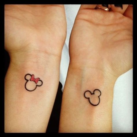 42 Small Walt Disney Tattoos with Images - Piercings Models Disney Couple Tattoos, Girlfriend Tattoos, Minnie Tattoo, Mickey Tattoo, Partner Tattoos, Cute Couple Tattoos, Mouse Tattoos, Tattoo Trend, Couples Tattoo Designs