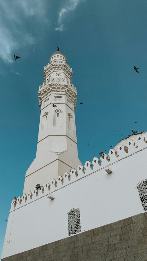 Quba Mosque, Islamic Building, Medina Saudi Arabia, Christmas Images Hd, Picture Clock, Map Marker, Winter Images, Holiday Wallpaper, Wedding Background