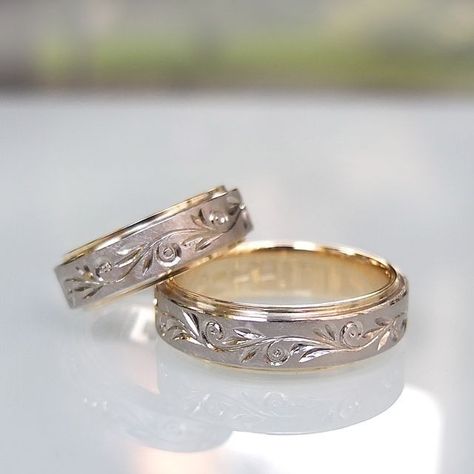 Couple Ring Design, Couple Wedding Rings, Gold Ring Designs, Diamond Jewelry Designs, Fancy Jewellery, Gold Band Ring, Pretty Rings, Fantasy Jewelry, Couple Rings