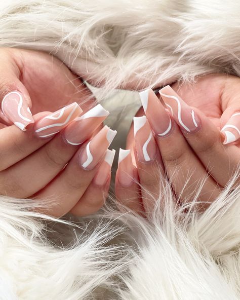 Coffin Acrylic Nails Swirl Design, White Swirly Nails Coffin, Squiggle Acrylic Nails, Swirly Nail Designs Square, Swirly Nails Coffin, Summer Acrylic Nails Ballerina, White Spiral Nails, Nail Art Designs Ballerina, Squiggly Nail Designs