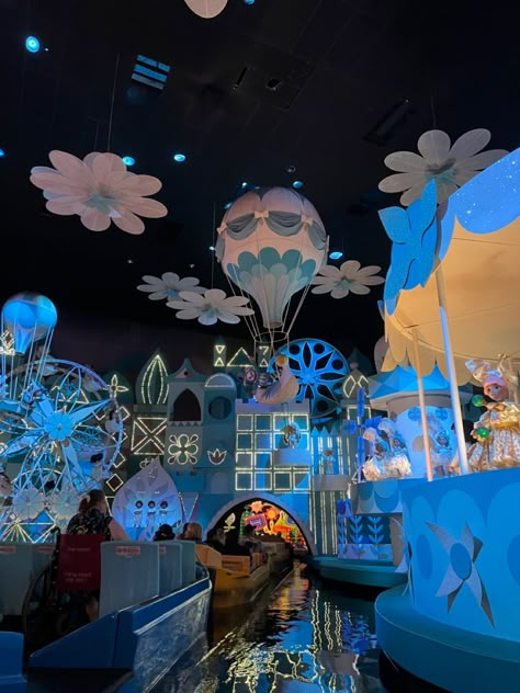 It’s A Small World Disney, Disney Small World, Disneyland Aesthetic Winter, Magic Kingdom Florida, Disney Parks Aesthetic, Disney Core, Disney Ride, Magic Kingdom Rides, Disney Duos