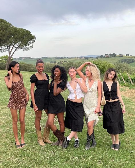 AMALIE BIANCA BLADT on Instagram: “once upon a time, six girls” Six Girl, Miley Stewart, Ballerina Outfit, Female Friendship, Bff Goals, Feel Loved, Model Beauty, Cute Style, Instagram Life