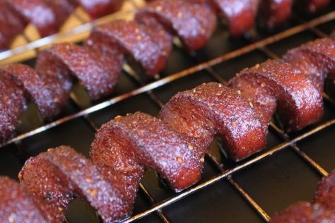 Smoked Hotdogs Spiral-cut and Seasoned - Smoking Meat Newsletter Smoked Hotdogs, Kamado Recipes, Spiral Hot Dogs, Masterbuilt Smoker, Smoked Burgers, Charcoal Grilling, Bbq Appetizers, Meat Smoker, Smoker Cooking