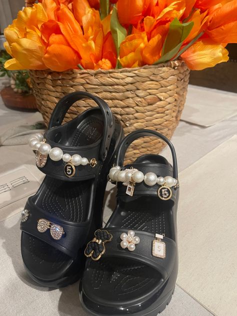 Summer Footwear 2023, Platform Crocs Sandals, Croc Crush Sandal, Crocs Sandals Aesthetic, Croc Platform Sandals, Croc Fashion Outfit, Platform Croc Sandals, Croc Wedges Outfit, Croc Sandals With Jibbitz